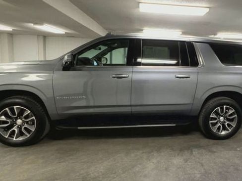 Certified 2021 Chevrolet Suburban LT w/ LT Signature Package image 5