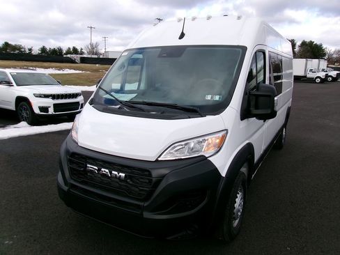 Used 2025 RAM ProMaster 2500 w/ Crew Van Package image 4