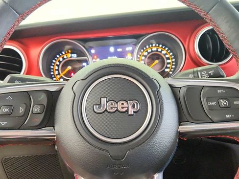 Used 2023 Jeep Gladiator Rubicon w/ Cold Weather Group AWD/4WD image 19
