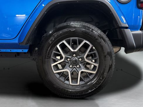 Used 2025 Jeep Wrangler Unlimited Sahara AWD/4WD image 27