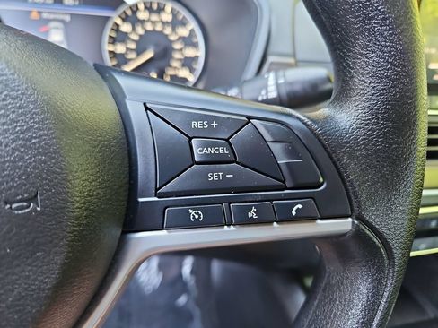 Used 2025 Nissan Altima 2.5 SV FWD image 12