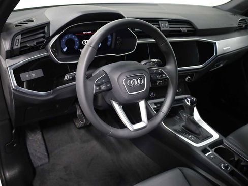 Certified 2025 Audi Q3 2.0T Premium w/ Convenience Package image 4