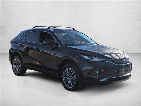 Used 2023 Toyota Venza XLE image 7