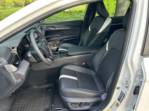 Certified 2025 Toyota Camry SE FWD image 15