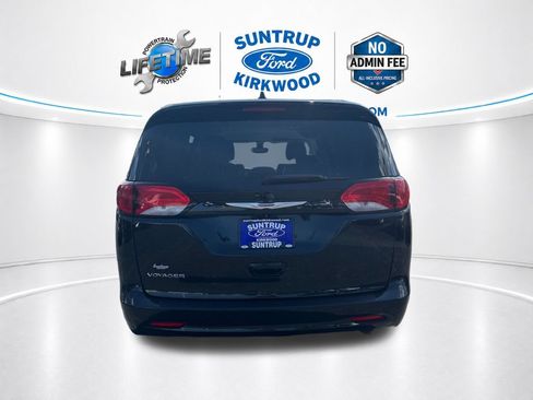 Used 2021 Chrysler Voyager Lxi FWD image 4