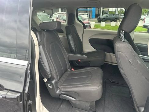 Used 2023 Chrysler Voyager LX FWD image 31