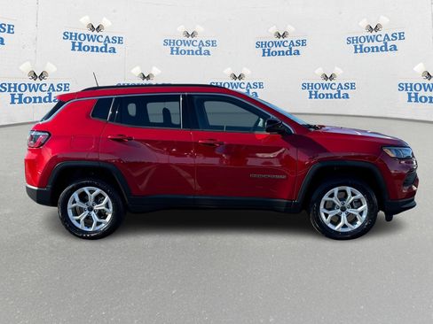 Used 2025 Jeep Compass Latitude image 9