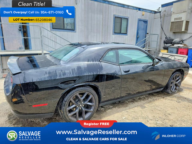 Used 2019 Dodge Challenger SXT w/ Blacktop Package RWD image 4