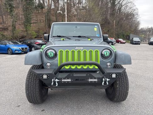 Used 2015 Jeep Wrangler Unlimited Rubicon image 2