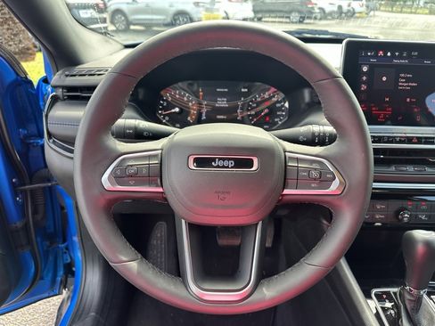 Used 2025 Jeep Compass Latitude w/ Altitude Special Edition image 12