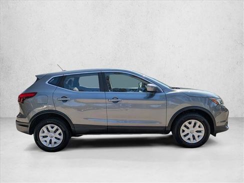 Used 2018 Nissan Rogue Sport S image 4