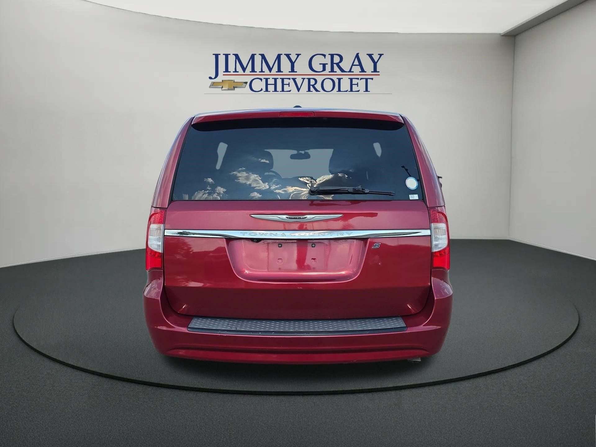 Used 2016 Chrysler Town & Country S FWD image 4