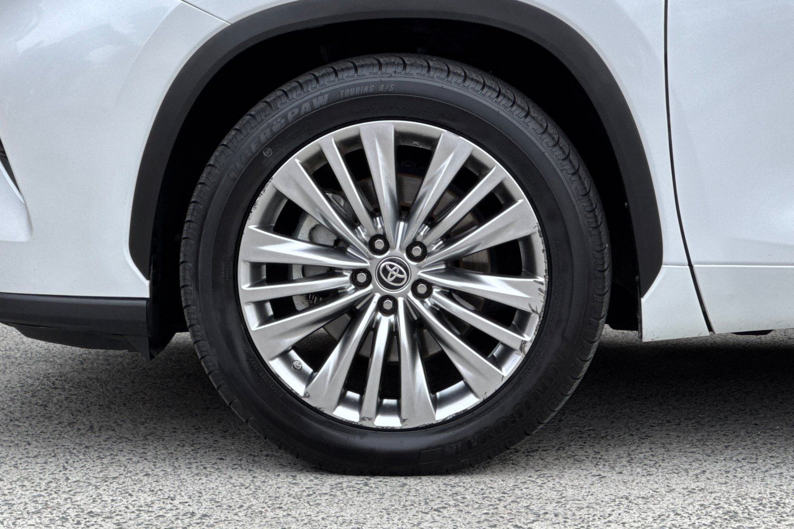 Used 2023 Toyota Highlander Platinum FWD image 37