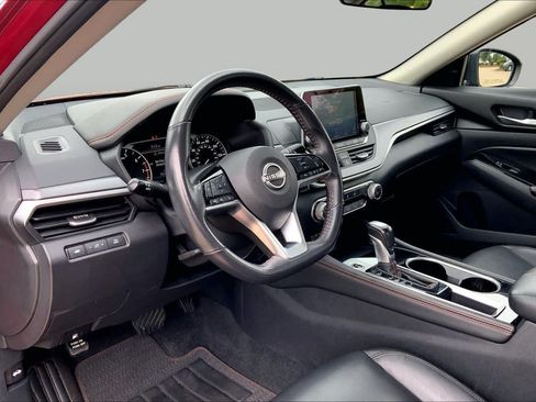 Used 2024 Nissan Altima 2.5 SR FWD image 17