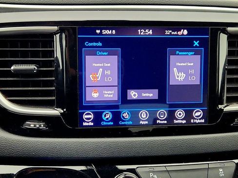 Used 2020 Chrysler Pacifica Touring-L w/ S Appearance Package FWD image 20