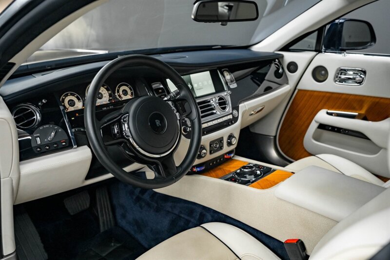 Used 2015 Rolls-Royce Wraith RWD image 16