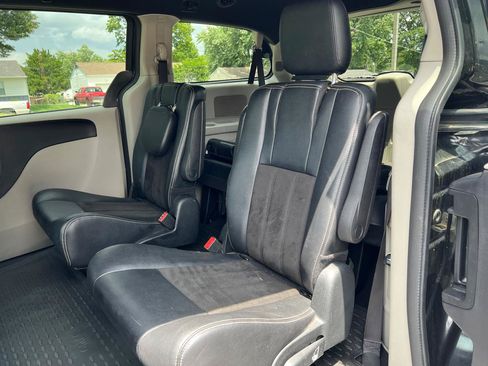 Used 2019 Dodge Grand Caravan SXT FWD image 25