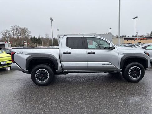 Used 2024 Toyota Tacoma TRD Off-Road AWD/4WD image 8