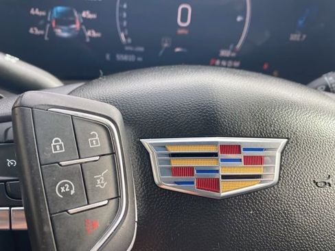 Used 2024 Cadillac XT4 Premium Luxury image 43