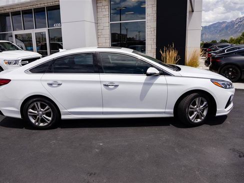 Used 2018 Hyundai Sonata Limited w/ Cargo Package FWD image 4