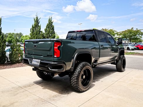 Used 2026 Chevrolet Silverado 2500 ZR2 w/ LPO, Dark Essentials Package AWD/4WD image 10