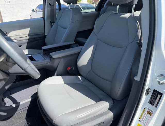 Used 2024 Toyota Sienna XLE w/ XLE Plus Package FWD image 10