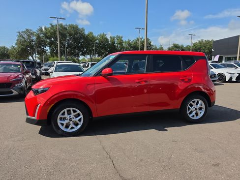 Certified 2025 Kia Soul LX w/ LX Technology Package FWD image 5