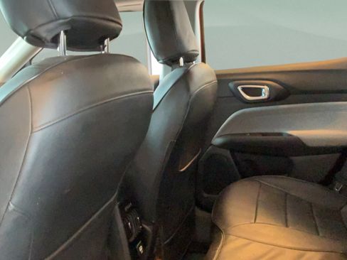 Used 2022 Jeep Compass Latitude FWD image 27
