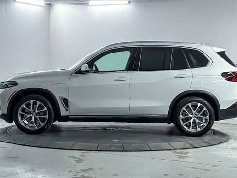 Used 2024 BMW X5 xDrive50e image 5
