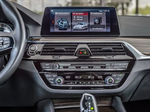 Used 2019 BMW 530i w/ Convenience Package RWD image 32