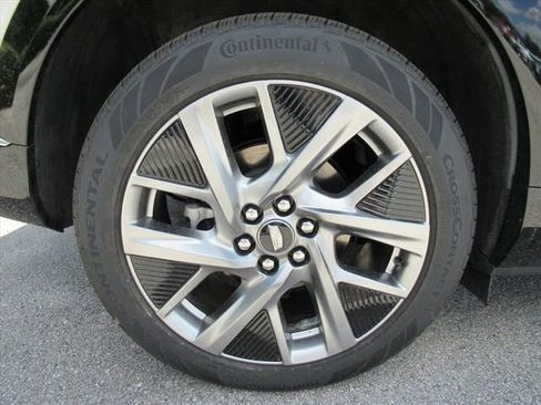 Used 2025 Cadillac Optiq Luxury 2 w/ LPO, Floor Liner Package AWD/4WD image 5
