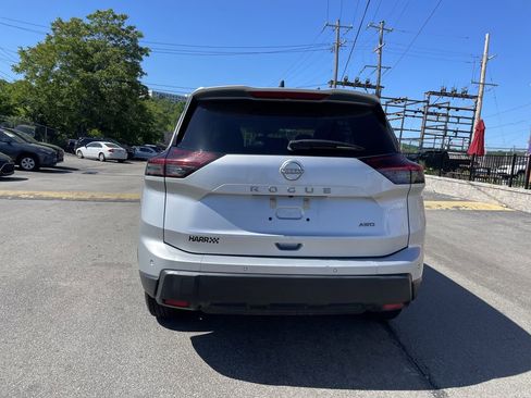 Used 2024 Nissan Rogue S AWD/4WD image 4