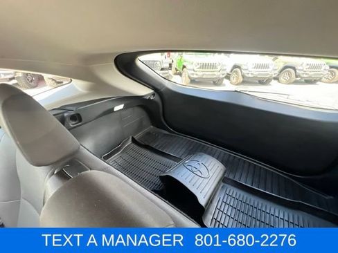 Used 2024 Toyota Venza LE AWD/4WD image 30