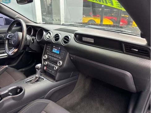 Used 2016 Ford Mustang Coupe RWD image 18
