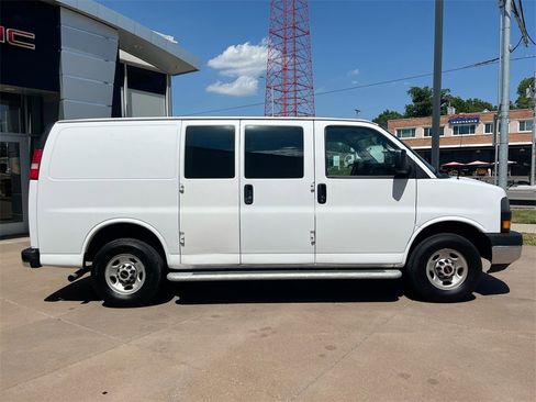 Used 2024 GMC Savana 2500 w/ Driver Convenience Package image 9