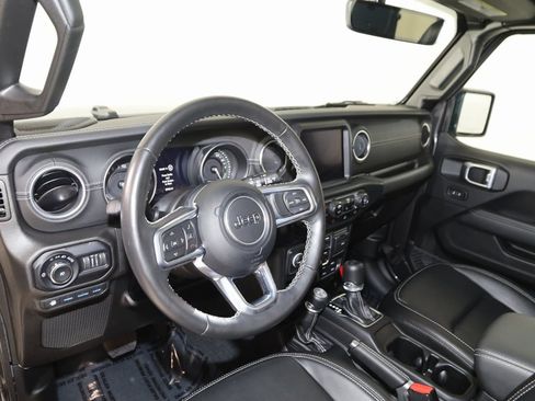 Used 2022 Jeep Wrangler Unlimited Sahara w/ Cold Weather Group image 27