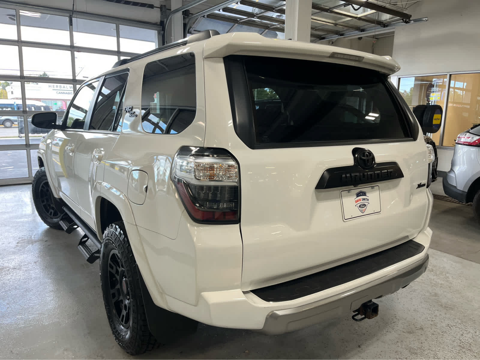 Used 2023 Toyota 4Runner TRD Off-Road AWD/4WD image 4