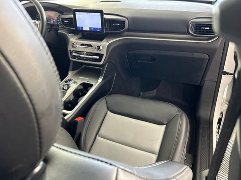 Used 2024 Ford Explorer XLT w/ Equipment Group 202A AWD/4WD image 26