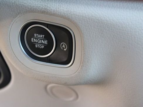 Used 2025 Mercedes-Benz GLS 450 4MATIC image 25