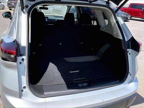Used 2025 Nissan Rogue SV FWD image 4