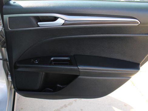 Used 2019 Ford Fusion SEL FWD image 5