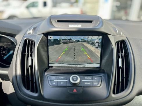 Used 2017 Ford Escape SE w/ Equipment Group 201A FWD image 26