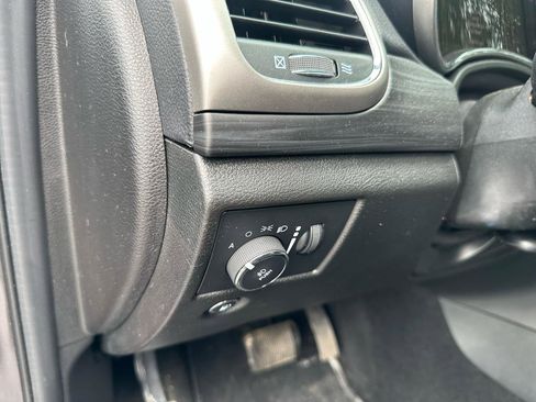 Used 2021 Jeep Grand Cherokee Laredo X AWD/4WD image 9