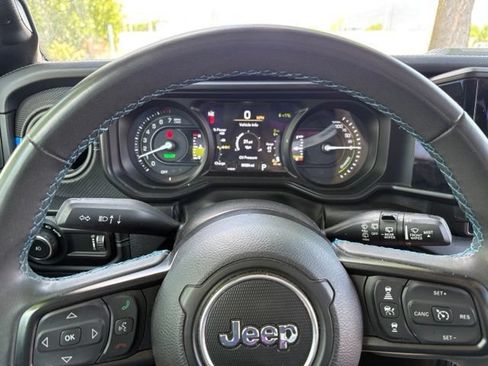 Used 2024 Jeep Wrangler Unlimited Rubicon 4xe AWD/4WD image 18