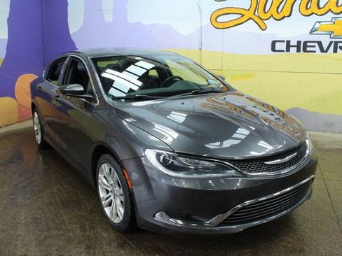 Used 2016 Chrysler 200 Limited FWD image 4