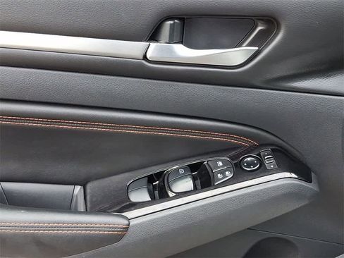 Used 2023 Nissan Altima 2.5 SR image 10