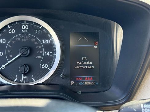 Used 2020 Toyota Corolla LE FWD image 19