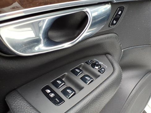 Used 2018 Volvo XC90 T6 Momentum w/ Momentum Plus Package image 15