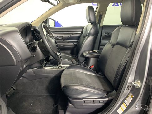Used 2020 Mitsubishi Outlander SE FWD image 15