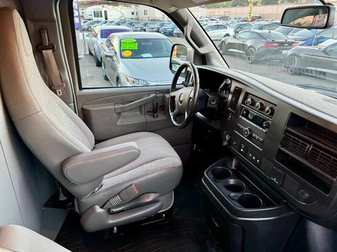 Used 2022 Chevrolet Express 3500 w/ Driver Convenience Package RWD image 16